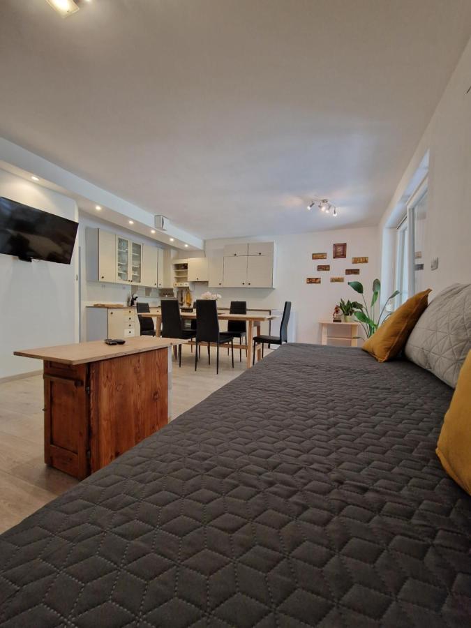 Medeni Apartma Pivka