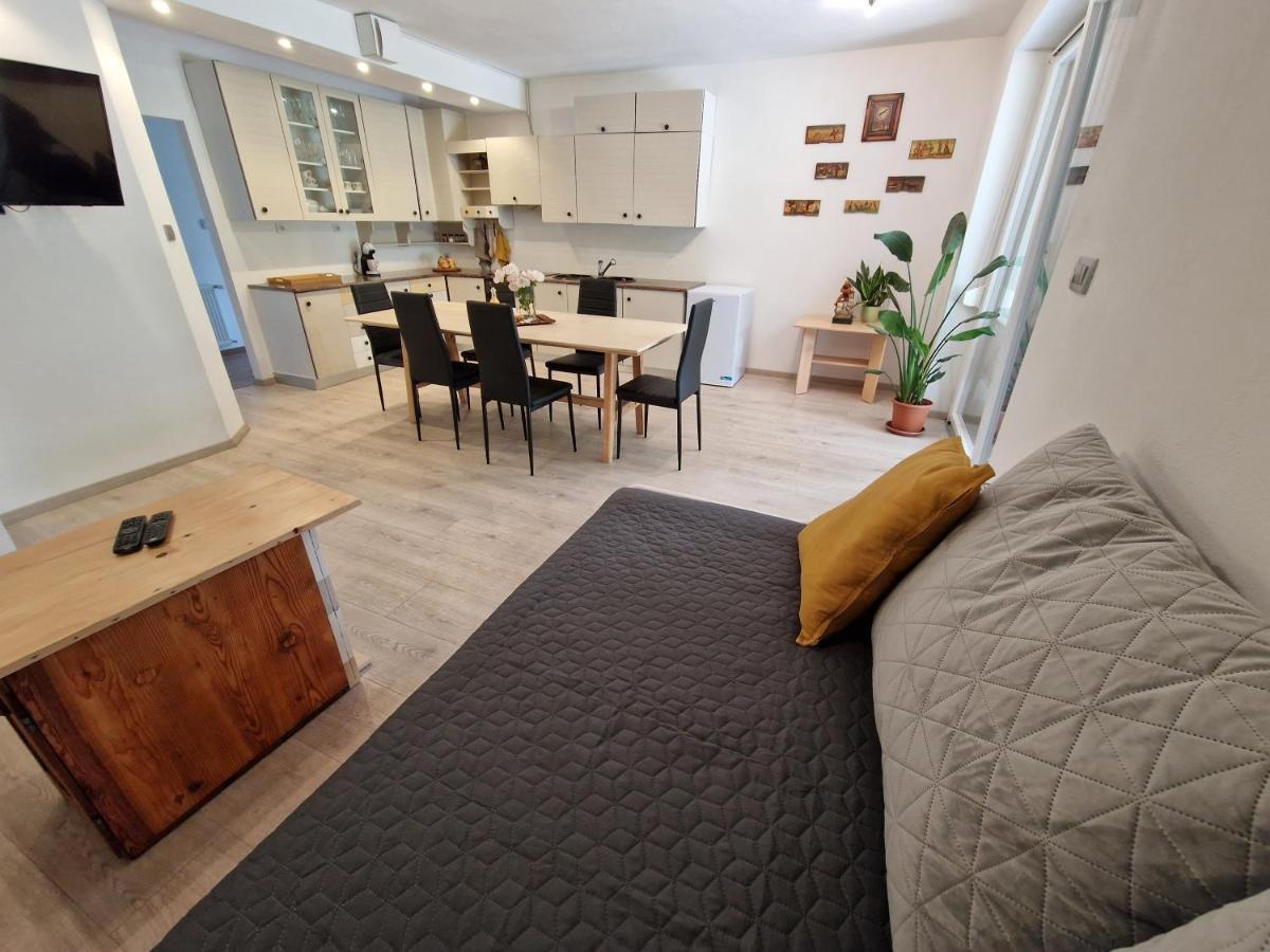Medeni Apartma * Pivka